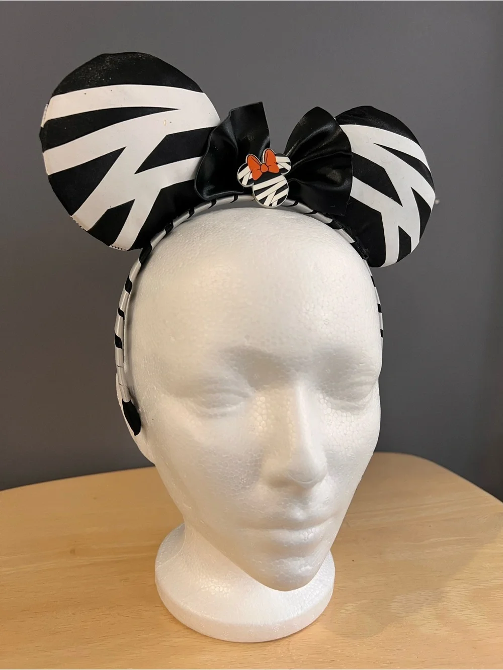 Black and White Minnie Mouse Mummified Ears Headband is NWT